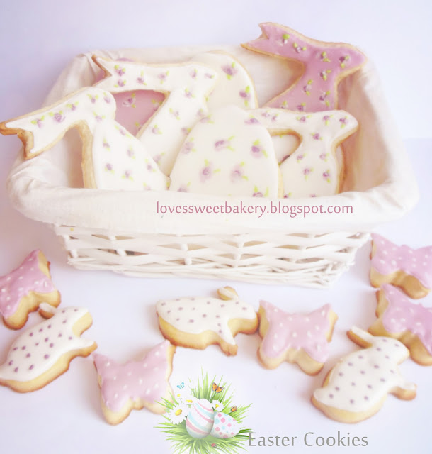 Vanilla Easter cookies with royal icing