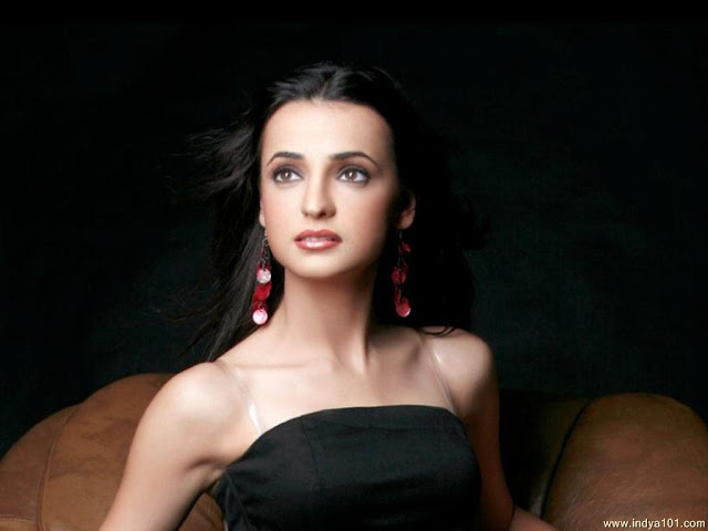 Sanaya Irani HD Wallpaper