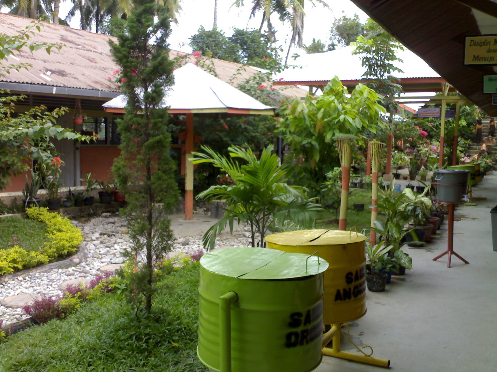 Contoh Taman  Sekolah  Adiwiyata Nusagates
