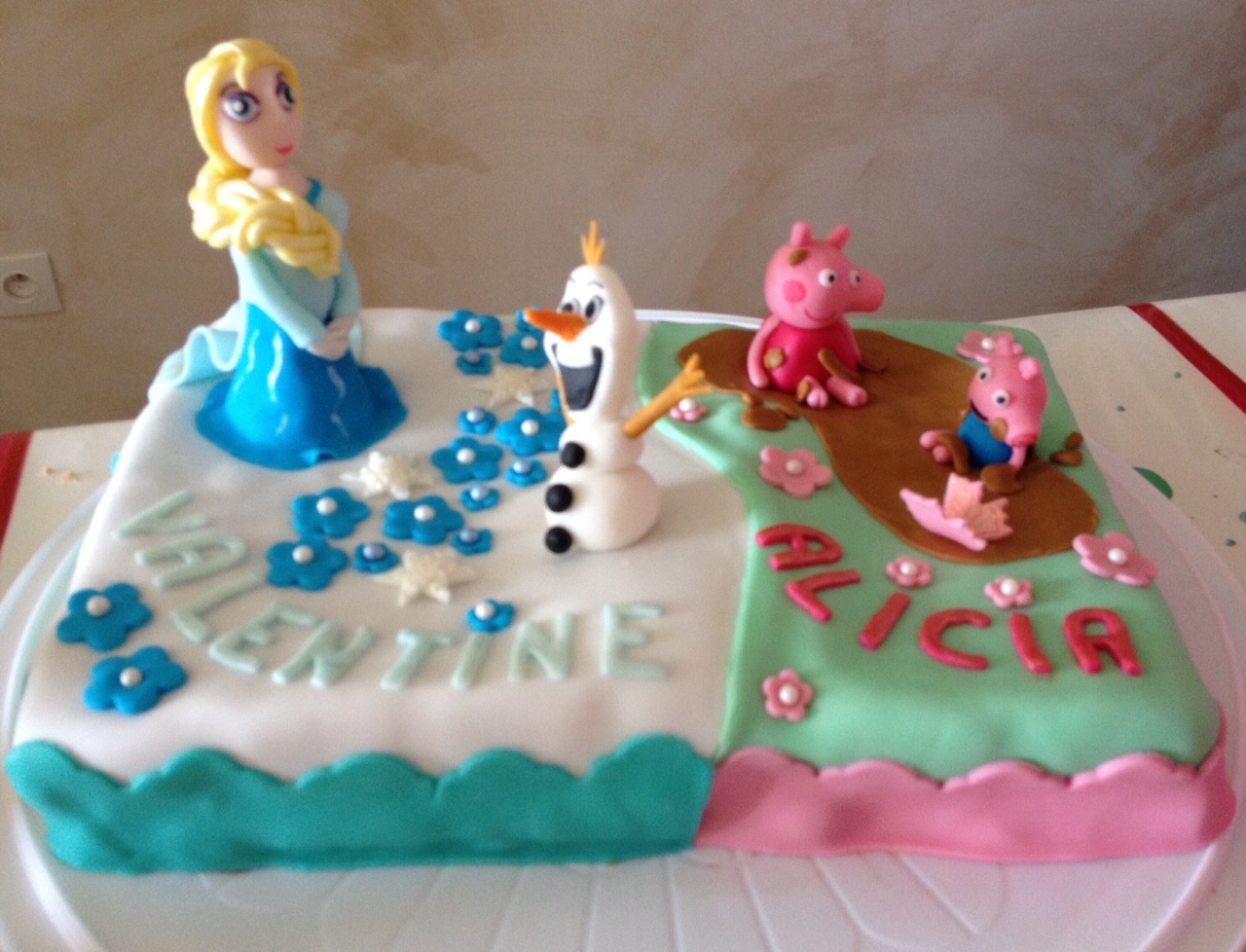 D Emi Ettes De Bonheur Gateau Reine Des Neiges Peppa Pig