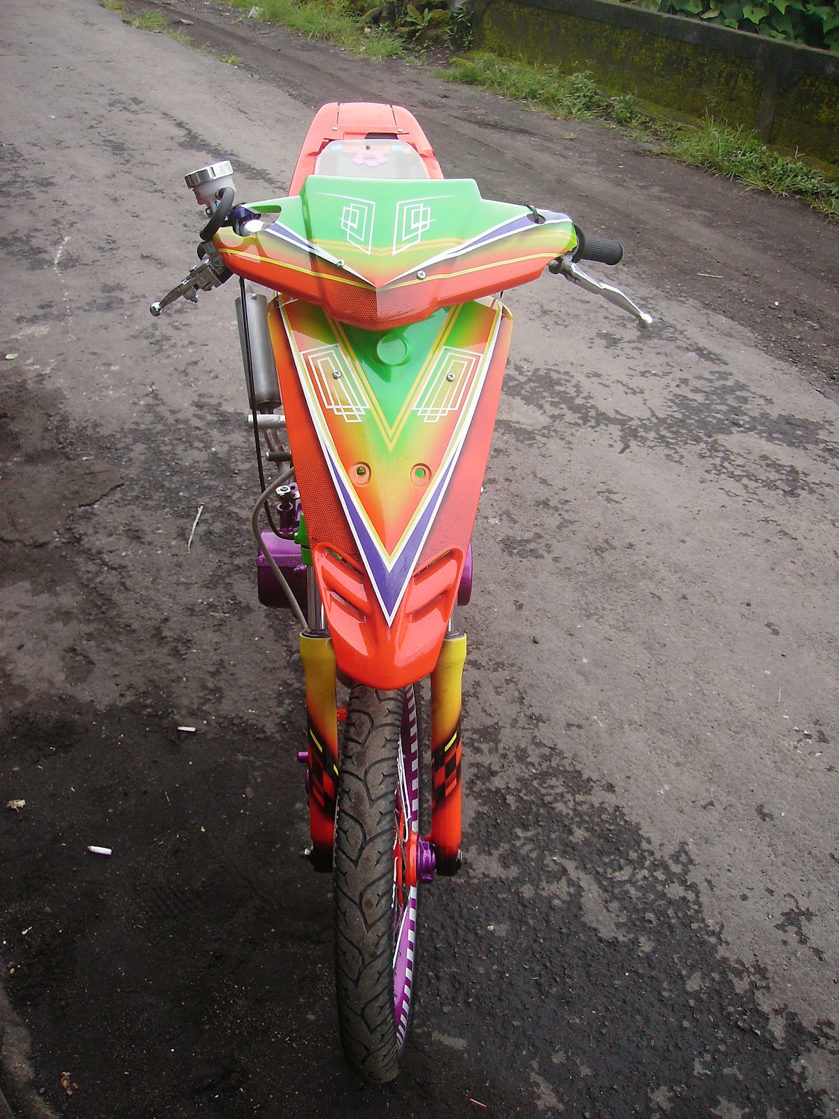  CAT  GRAFIS  SEPEDA MOTOR  STYLE DESIGN PAINT