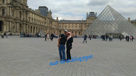 Pyramid Musee du Louvre Tempat Menarik di Paris