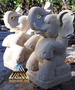 Patung gajah dibuat dari bongkahan batu alam paras jogja/Batu putih