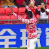 Manchester United fans give player standing ovation and beg him not to leave the club