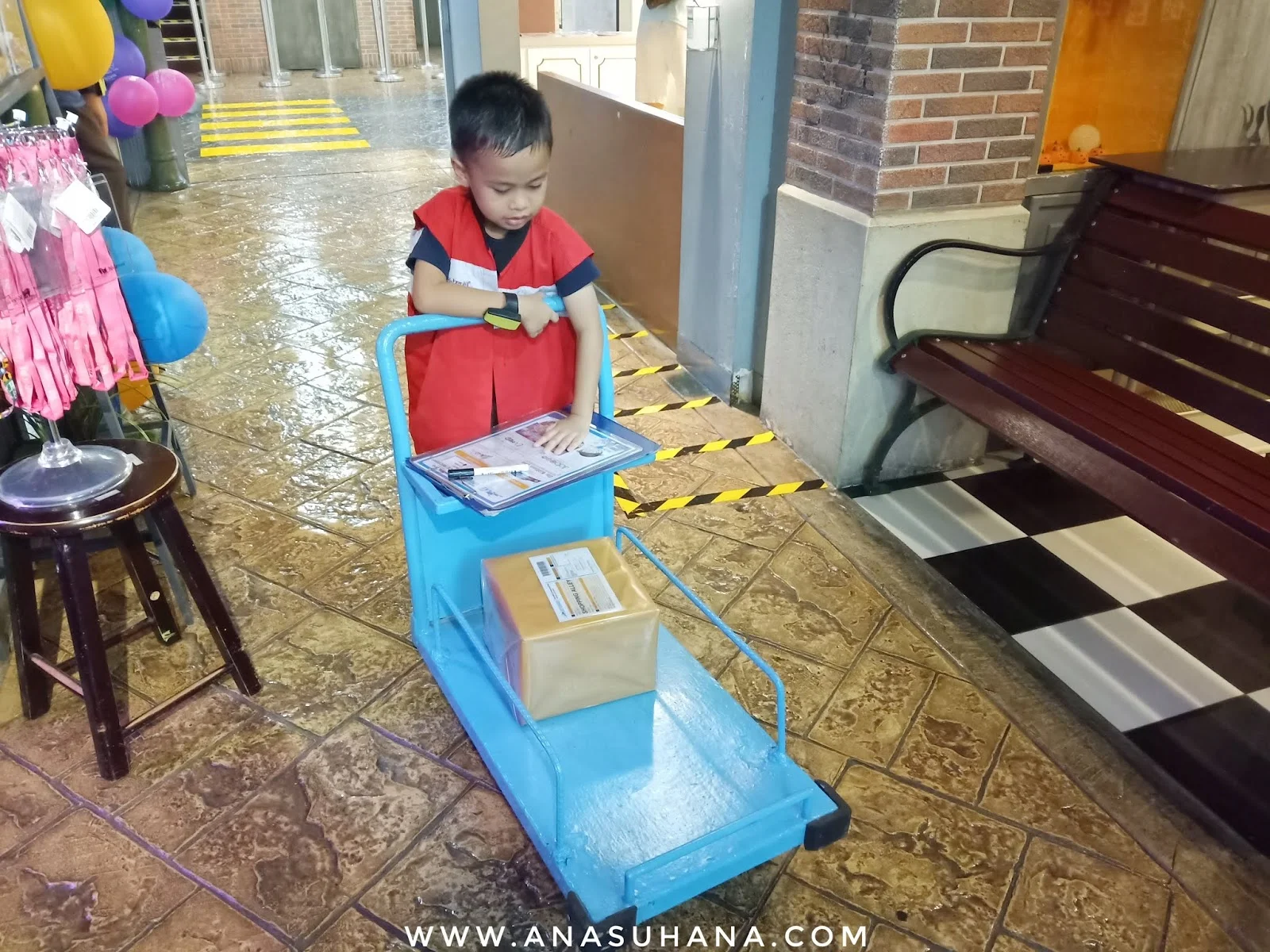 Mendidik Anak-anak Berbuat Baik Terhadap Orang Lain