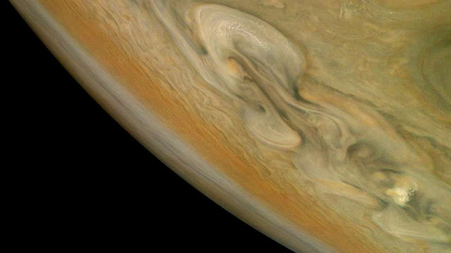 Otra hermosa imagen de una de las tormentas de Júpiter