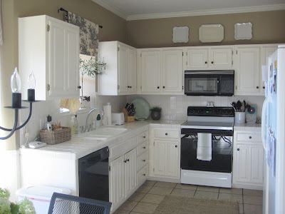 Paint Kitchen Cabinets Black on Right Now Where I M Completely Content With The Paint Color Le Kitchen