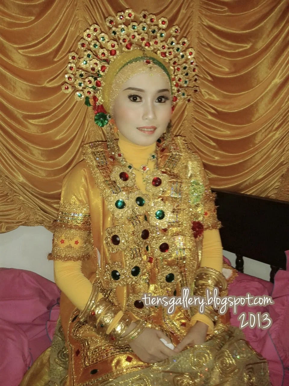 Baju Pengantin Adat Bugis Hijab