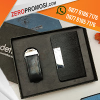 Gift Set Office, Souvenir Kantor Flashdisk dan Tempat Kartu Nama, Jual Gift Set Name Card Holder Eksklusif Untuk Souvenir Merchandise Promosi Perusahaan, Souvenir Gift Set Partisi Kantor Promosi 2in1 Kode 203 Custom Logo, Gift Set 2 in 1 Isi name card holder dan flashdisk, Souvenir Paket Gift Set 2in1 Custom, Gift Set Paket Souvenir Murah