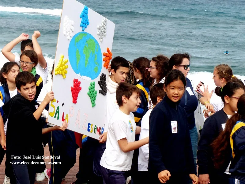 Escolares piden Paz en Las Canteras, Las Palmas de Gran Canaria