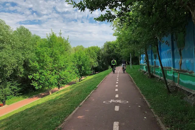 Юрловский проезд, парк в пойме реки Чермянки