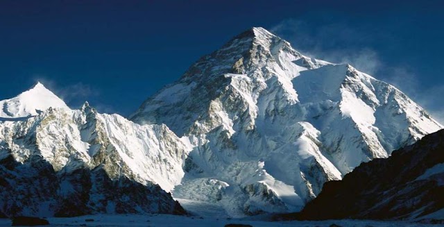 K2 is located in which mountain range?