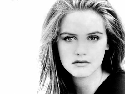 Hot Actress Alicia Silverstone Sexy Picture