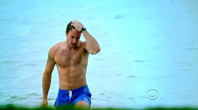 Alex O'Loughlin Shirtless on Hawaii Five-0 s1e02