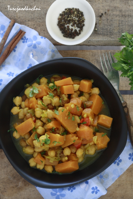 Potrawka curry z ciecierzycy i dyni