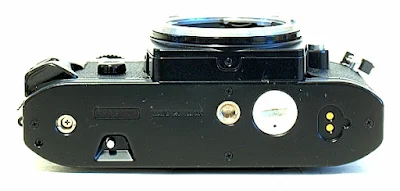 Nikon FG, Bottom