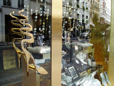 Womenshoe Stores on At This Shoe Shop On Rue Du Faubourg St Honor    Below   Even The Door