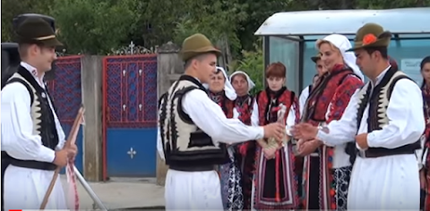 Nunta traditionala Tinutul Padurenilor - moment prezentat in cadrulspectacolului de nedee in comuna Lelese 2016