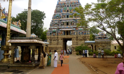 மூன்று மூலவர்களும் அதற்குரிய தேவியர்களை கொண்ட அதிசய கோயில்.. ‌