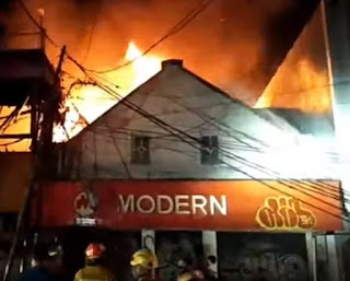 toko modern  Bogor terbakar