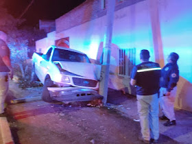  Empleado de un taller mecánico tomó la camioneta de un cliente, se puso borracho y la chocó en la Nazario Ortiz Garza