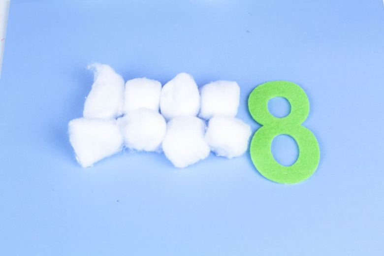 Cotton snowball counting activity for toddlers