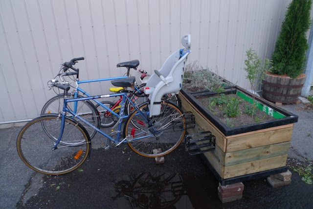 Lillangen + flower pot = bike rack 