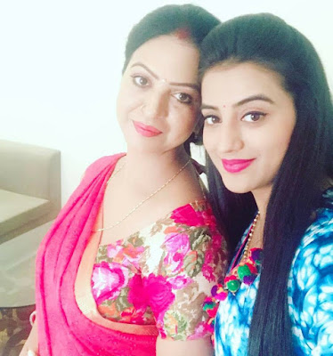 Akshara Singh beautiful selfie with her mother - Photo