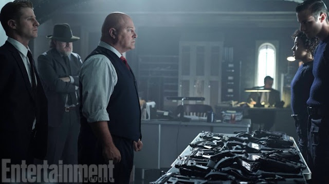 Gotham: première image avec Michael Chiklis dans la saison 2