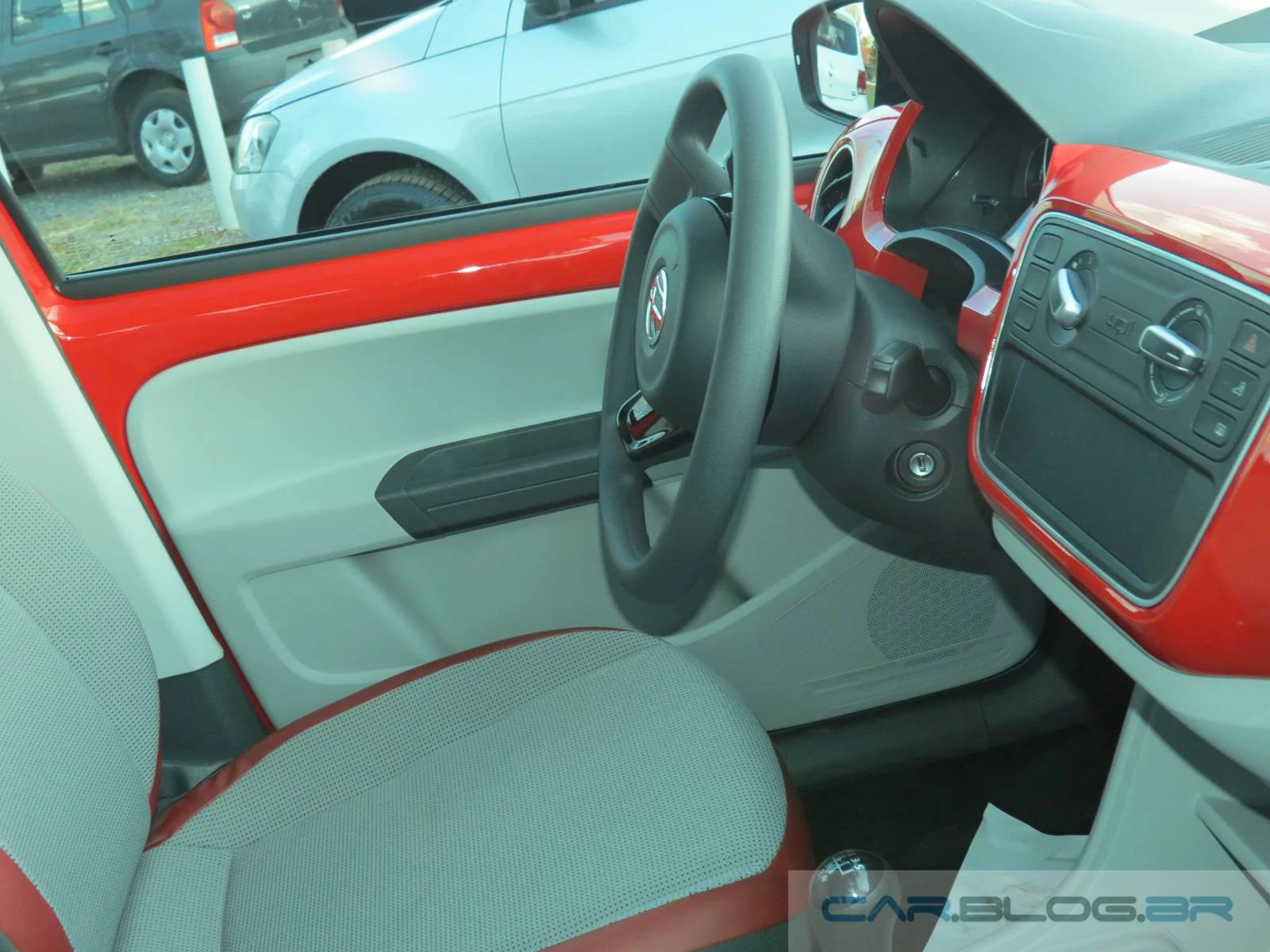 Volkswagen up! High up! vermelho - interior