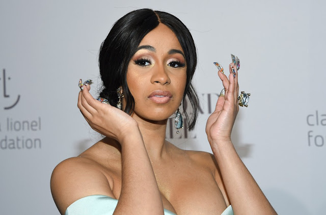 Jato privado de Cardi B faz pouso de emergência em Chicago após piloto passar mal