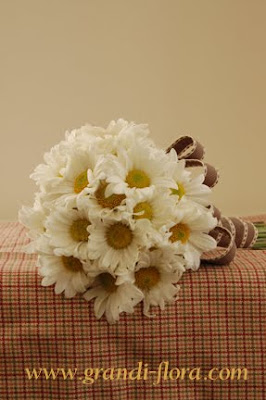 daisy wedding simple bouquet