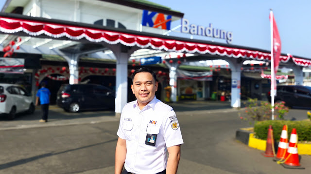 Stasiun bandung sangatlah bagus dan nyaman untuk pelanggan kereta api