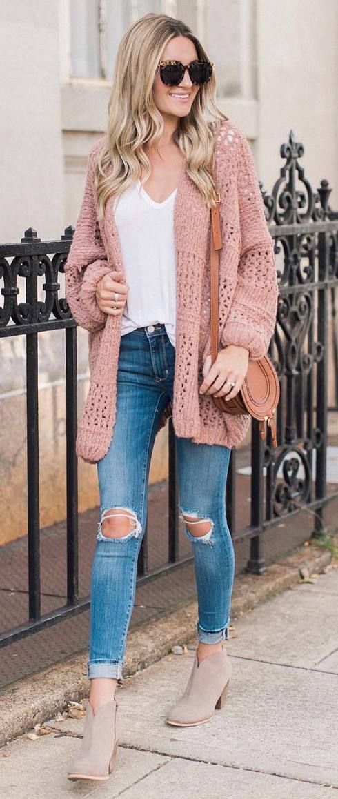 how to wear a knit cardigan : bag + white top + skinny jeans + boots