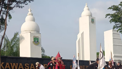 Serikat Pekerja Serikat Buruh Banten Kembali Geruduk Kantor Gubernur