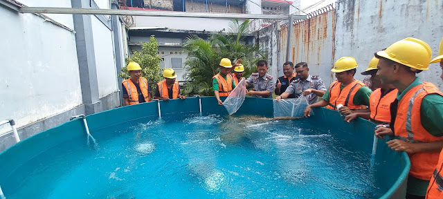 Lapas Batam Bekerjasama dengan TBI Bina Warga Binaan Membudidayakan Ikan Tawar