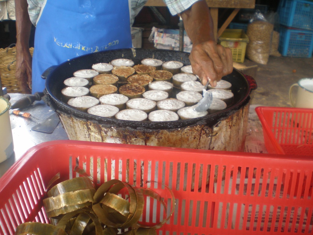 Asal Usul Kuih Akok Surat Khbar