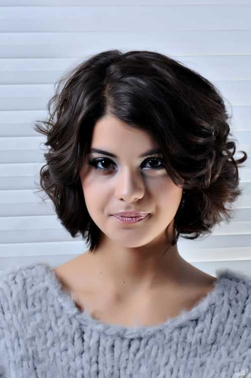 15 popular short hairstyles for round face shape wavy layered hair