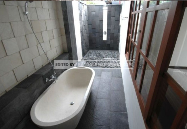 kamar mandi eksterior batu paras jogja