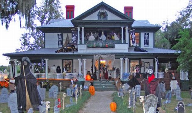 Spooky Halloween  Front  Yard  Decorations  Damn Cool Pictures