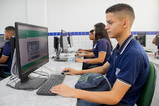 Frequência escolar do Ensino Médio no Ceará cresce e supera médias do Nordeste e do Brasil