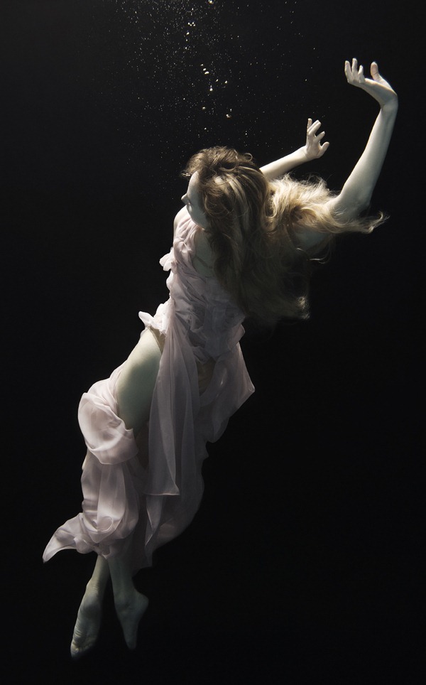 behind-the-surface (6)