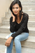 Hebah Patel glam pics in black top-thumbnail-35