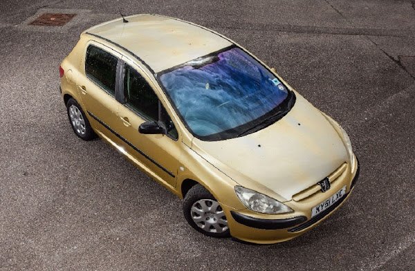 Sochaux : au volant de sa 307, il passe le million de kilomètres devant le musée Peugeot