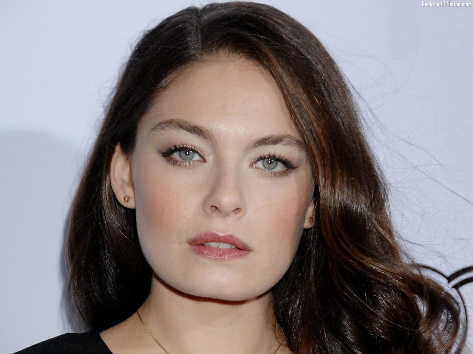 Alexa Davalos HD Images and Wallpapers - Hollywood Actress