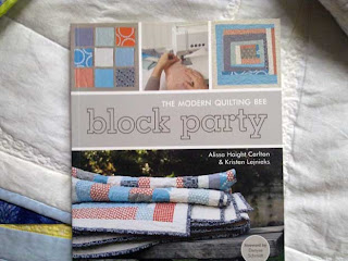 Tilkkukirjat: Block Party - The Modern Quilting Bee, Alissa Haight Carlton & Kristen Lejnieks. Kansikuva.