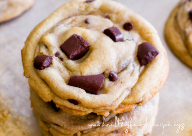 CHEWY CHOCOLATE CHIP COOKIES