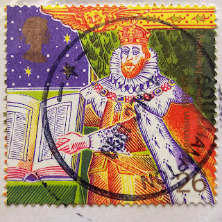 Englische Briefmarke von 1999 mit King James I. (1566-1625) und der nach ihm benannten Bibel von 1611