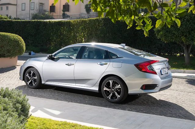 2018 New Honda Civic saloon side view