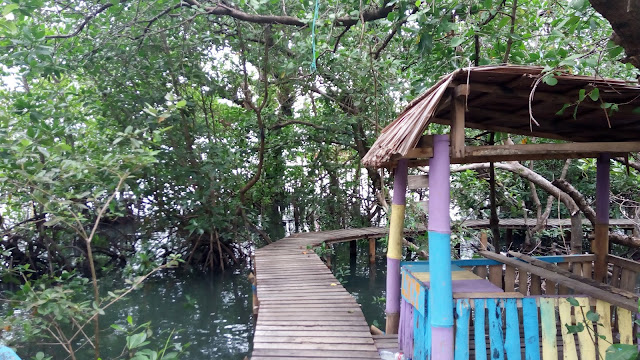 Wisata Dermaga Jembatan Pelangi Polewali Mandar